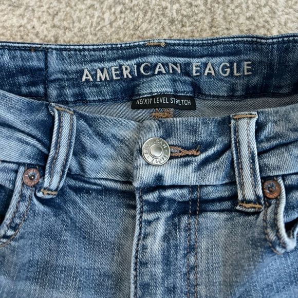 AMERICAN EAGLE | High Rise Jean Shorts - Picture 3 of 5